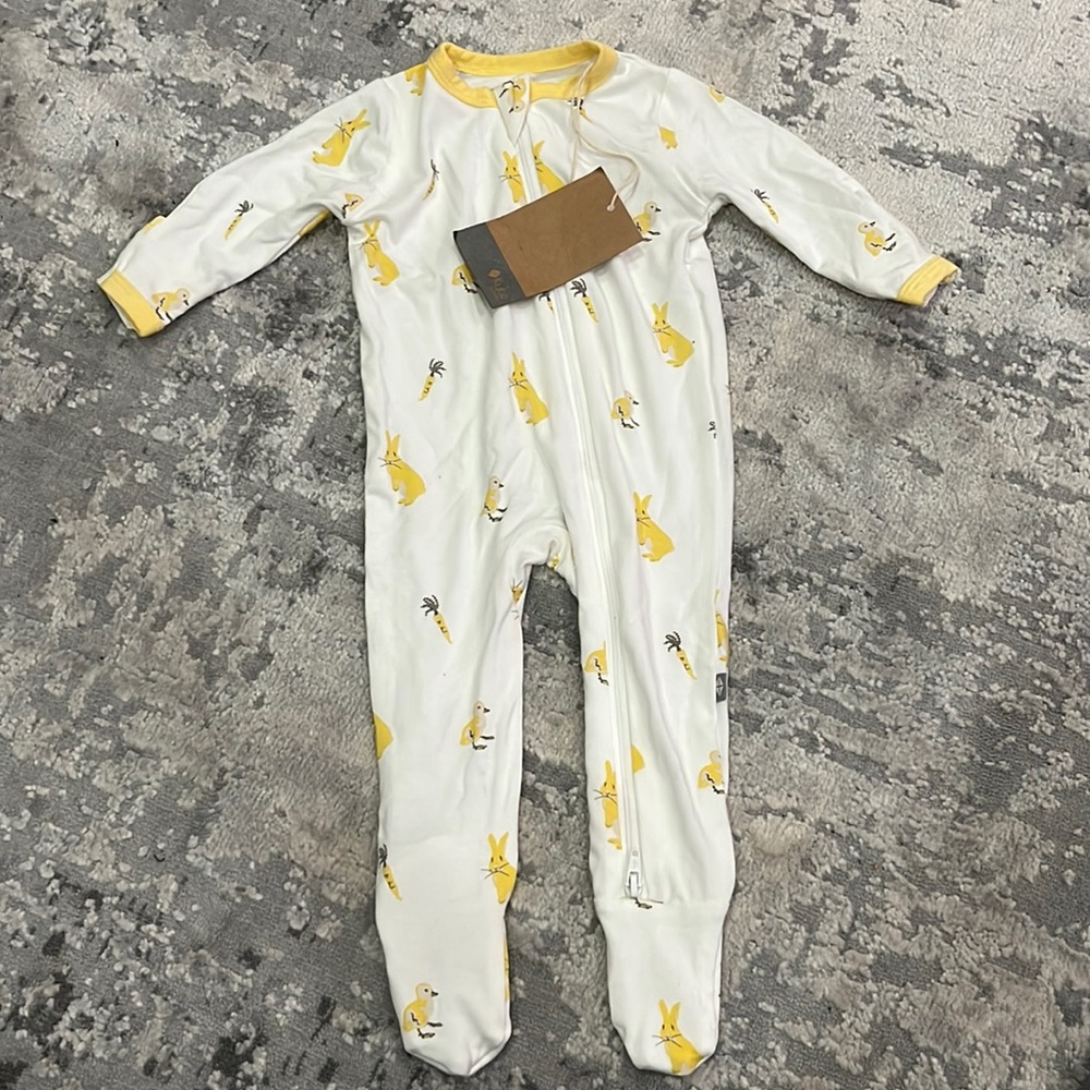 Multiple available KyteBaby HOP print (retired) 0-3M Footie